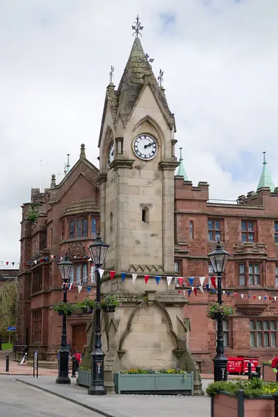 برج الساعة في Market Square في Penrith