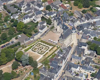 منظر جوي لـ Château de Langeais من الجنوب