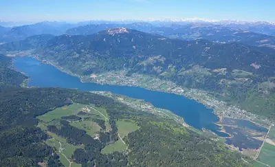 منظر جوي لبحيرة Ossiach