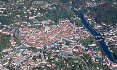 منظر جوي لـ Villefranche-de-Rouergue من الغرب