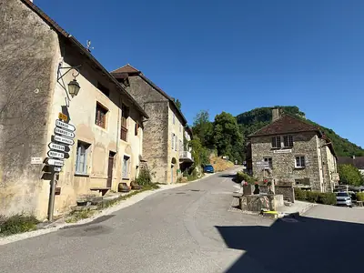 قرية Baume-les-Messieurs