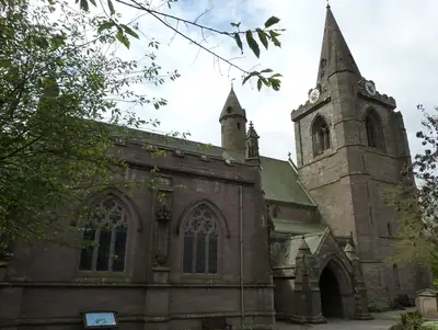 Brechin Cathedral كما تُرى من الجنوب