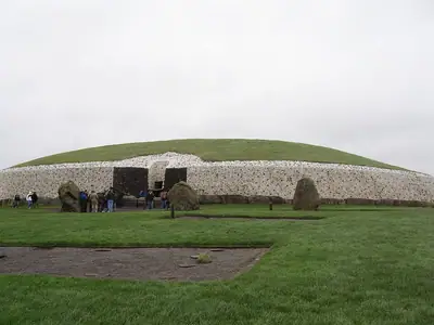 Newgrange ضمن مجمع Brú na Bóinne