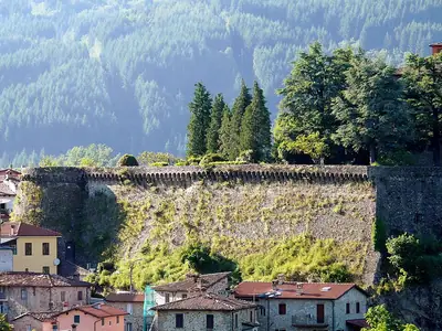 Rocca di Camporgiano، قلعة آل إستي في Garfagnana بتوسكانا