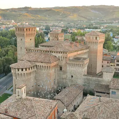 Rocca di Vignola، حصن آل Este بجوار نهر Panaro