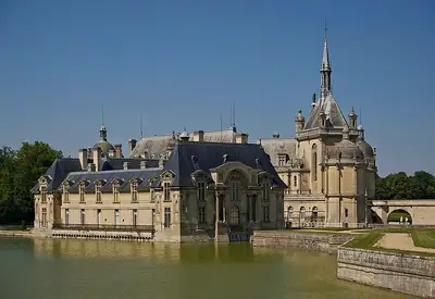 Château de Chantilly كما يُرى من الجنوب