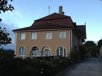 Château de Marnand في Valbroye بكانتون فو السويسري