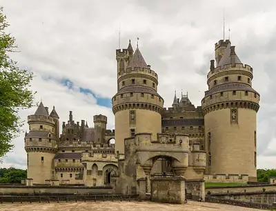 قصر Pierrefonds كما يُرى من الجنوب