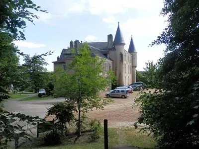الطريق نحو Château de Pescheray