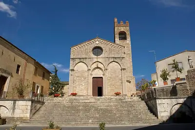 كنيسة Sant’Agata الجامعة في Asciano