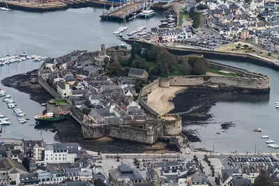 المدينة المسوّرة في Concarneau عند الجزر