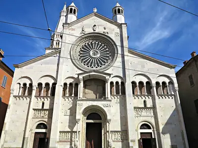 كاتدرائية Modena الرومانية