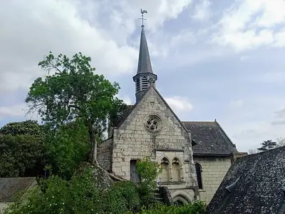 كنيسة Notre-Dame de Béhuard فوق صخرتها