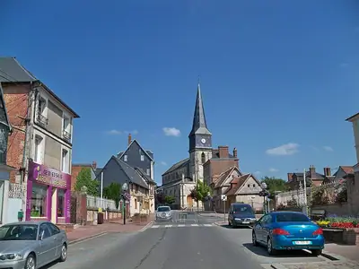 كنيسة Livarot، أقرب بلدة على بعد نحو 3 كم من La Hanoudière Estate