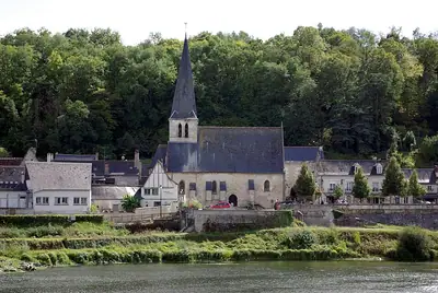 الكنيسة الرومانية Saint-Gervais وSaint-Protais في Savonnières