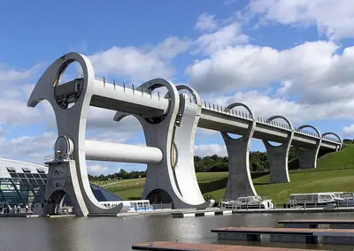 رافعة القوارب الدوارة Falkirk Wheel