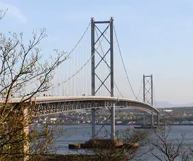 جسر Forth Road فوق Firth of Forth
