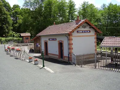 محطة القطار السياحي في Semur-en-Vallon