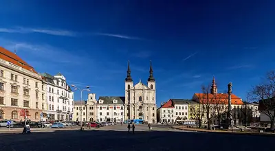 ساحة Jihlava مع كنيسة اليسوعيين
