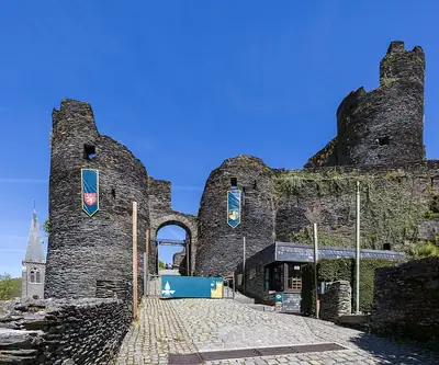 مدخل قلعة La Roche-en-Ardenne