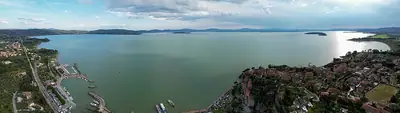 منظر جوي لبحيرة Trasimeno