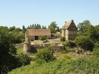 Château du Mont، دار محصنة قرب Sazeray