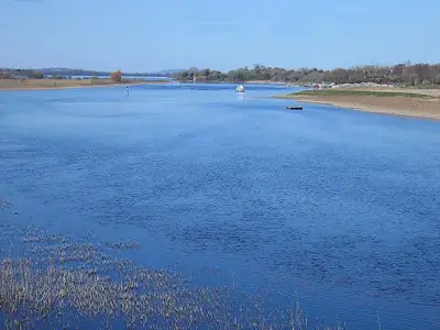 Lough Ree يصب في نهر شانون شمال Athlone