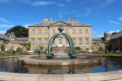 النافورة في أرض Dumfries House