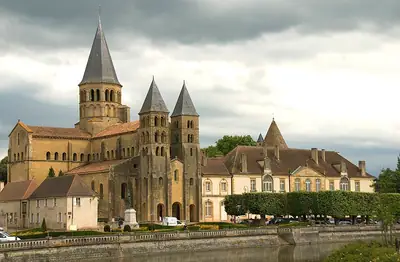 كاتدرائية القلب المقدس في Paray-le-Monial