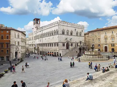 Piazza IV Novembre في Perugia مع Palazzo dei Priori وFontana Maggiore