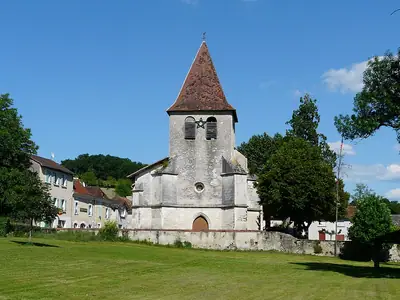 كنيسة Saint-Eutrope في Saint-Aquilin، القرية المجاورة لـ Château de Belet