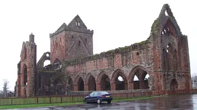 أطلال Sweetheart Abbey
