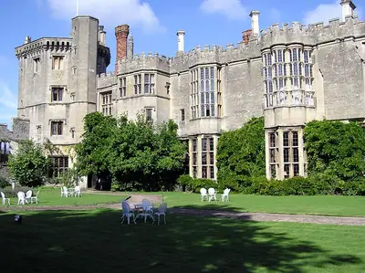 الواجهة الغربية لـ Thornbury Castle، قلعة تيودورية في Thornbury بغلوسترشير