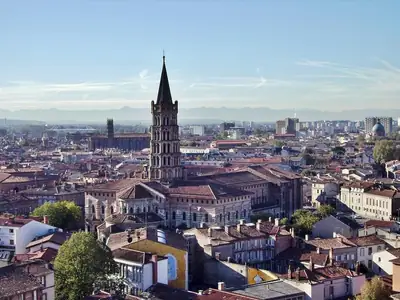 تولوز مع بازيليك Saint-Sernin